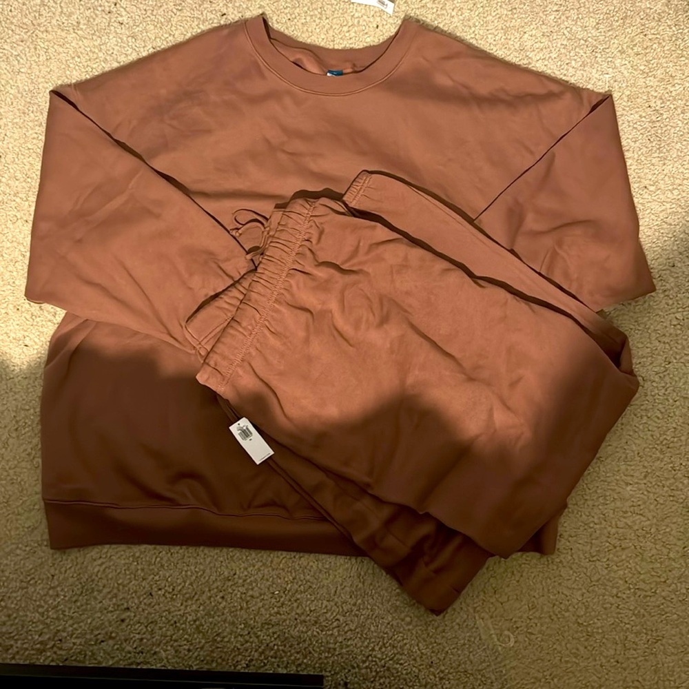 New old navy sweatsuit. New with tags.